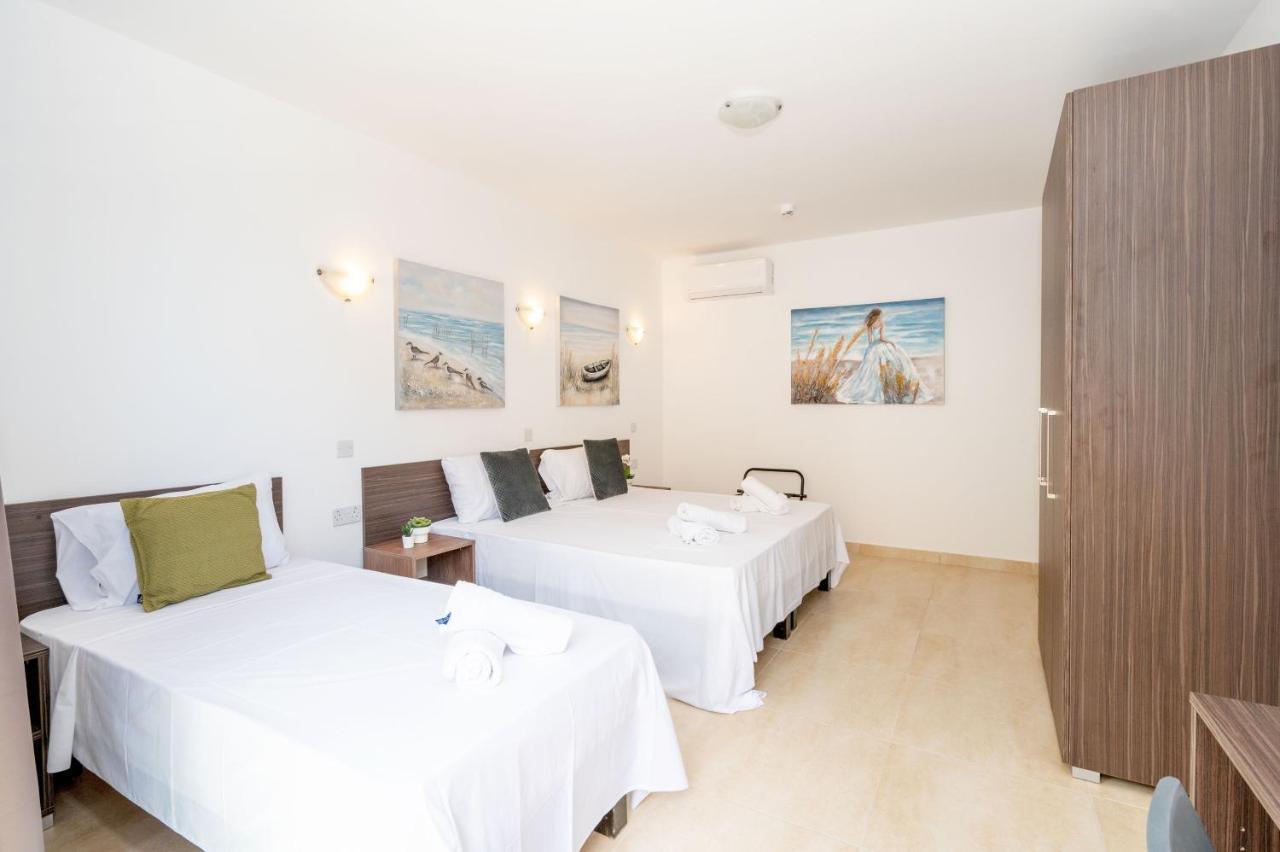 Islet Promenade Seafront 1 Bedroom Apartment With Sea View Balcony By Getawaysmalta Bahía de San Pablo Exterior foto